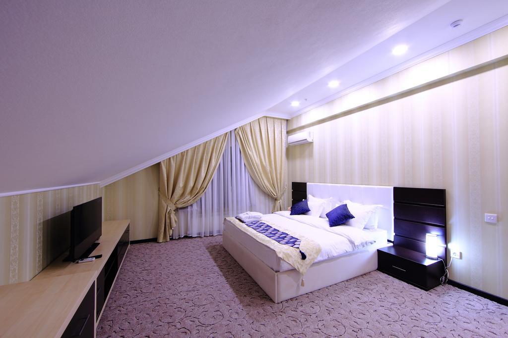 Premier Hotel Bishkek Exterior photo