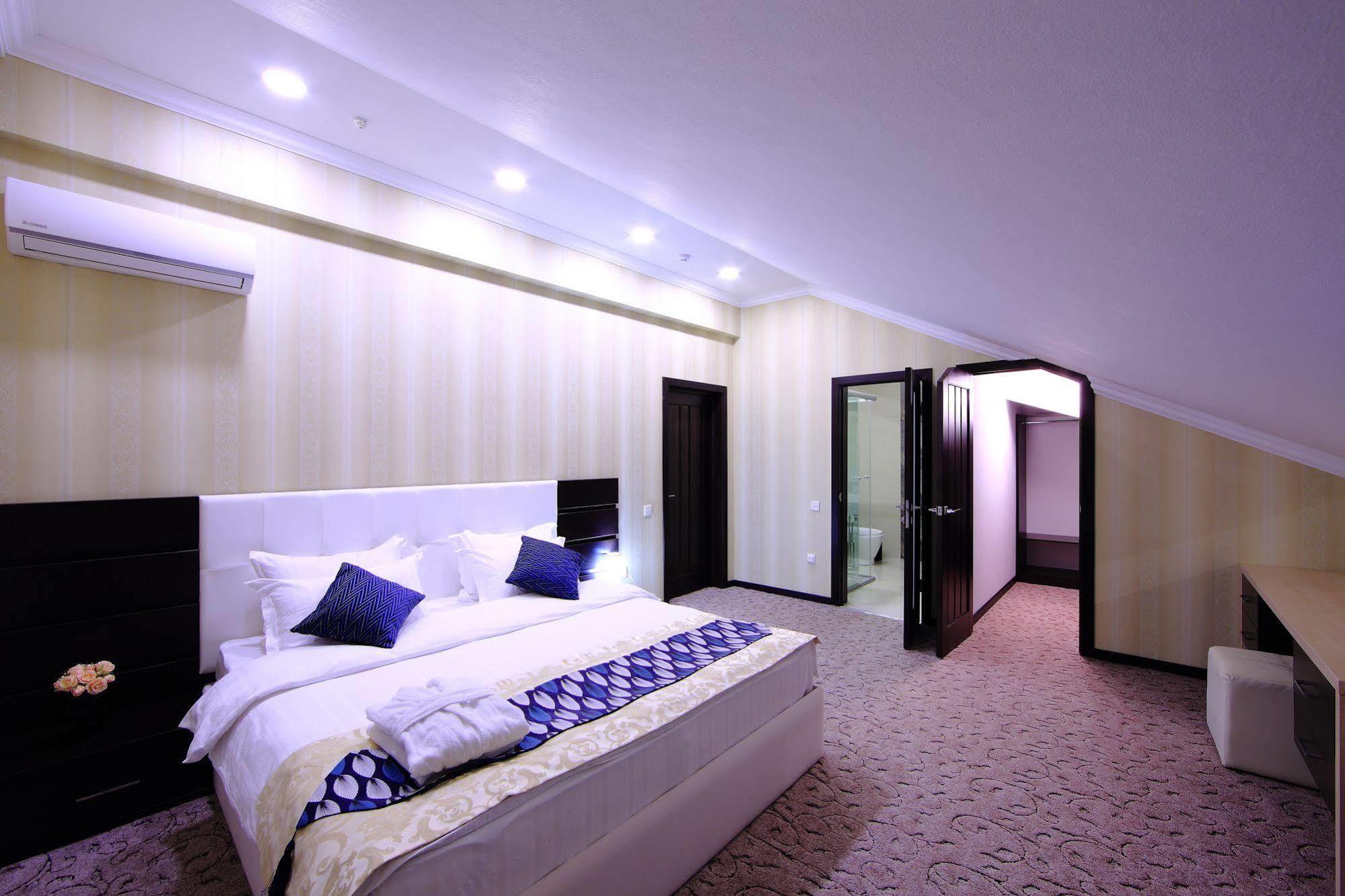 Premier Hotel Bishkek Exterior photo